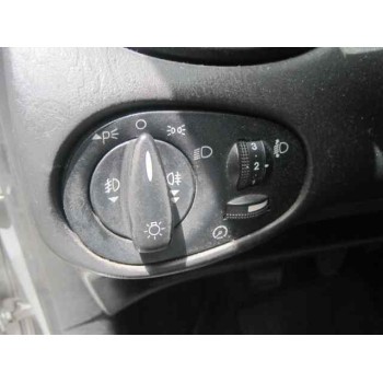 ford focus berlina (cak) del año 2001