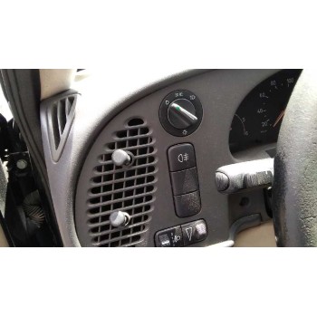 saab 9-3 berlina del año 2001