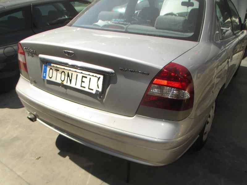 daewoo nubira berlina del año 2000