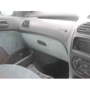 peugeot 206 berlina del año 2001