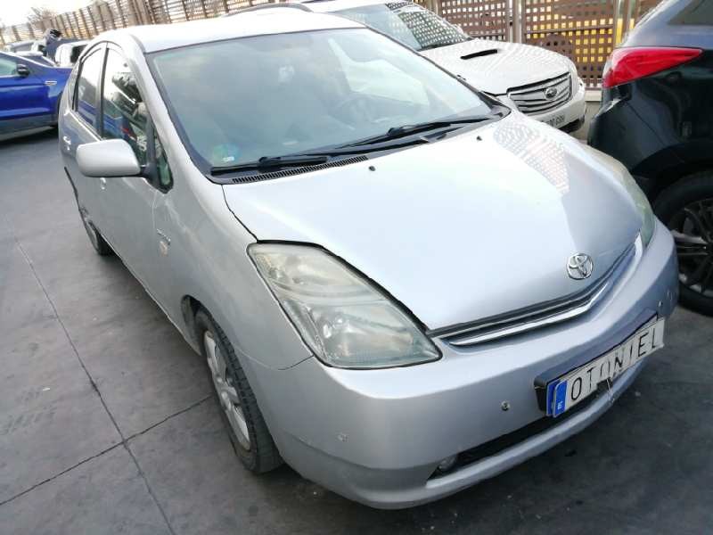 TOYOTA PRIUS (NHW20)