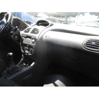 peugeot 206 berlina del año 2001