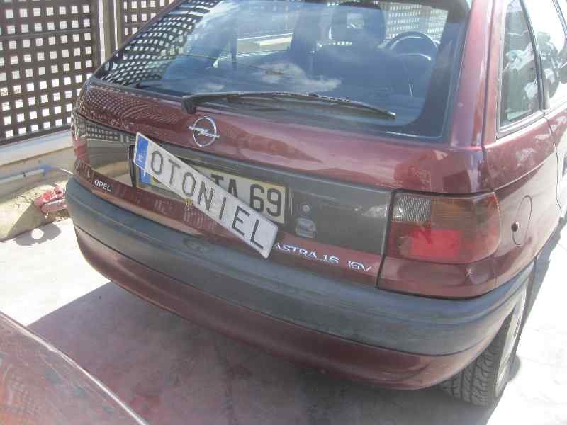 opel astra f berlina del año 1996