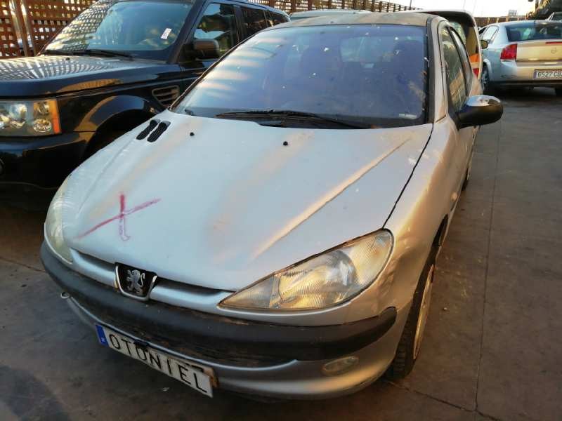 peugeot 206 berlina del año 2001