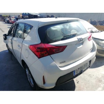 toyota auris del año 2014