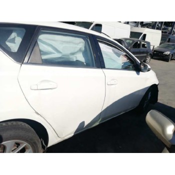 toyota auris del año 2014