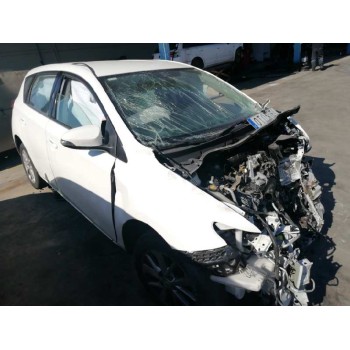 toyota auris del año 2014