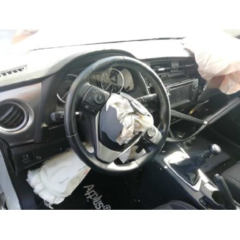 toyota auris del año 2014