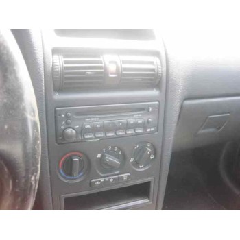 opel astra g berlina del año 2000