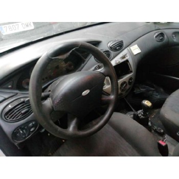 ford focus berlina (cak) del año 2001
