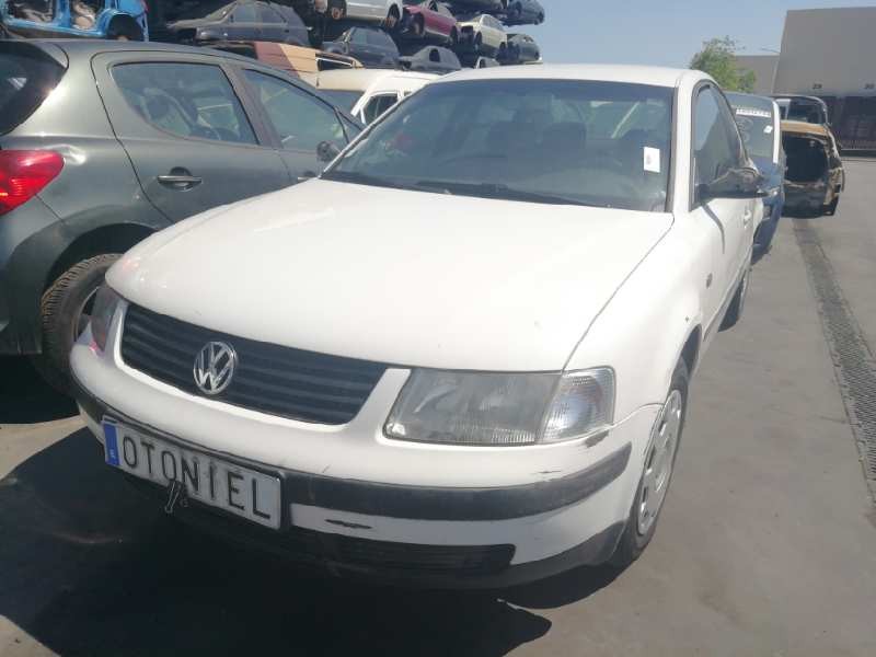 VOLKSWAGEN PASSAT BERLINA (3B2)