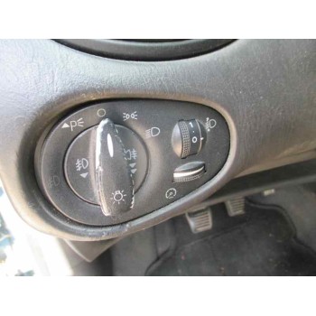 ford focus berlina (cak) del año 2000