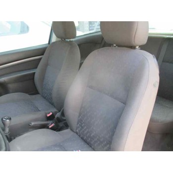 ford focus berlina (cak) del año 2000