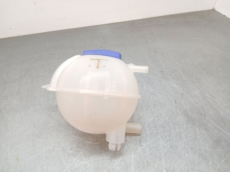 Recambio de deposito expansion para omoda 5 referencia OEM IAM 302001073AA  