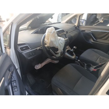 toyota verso (_r2_) del año 2014