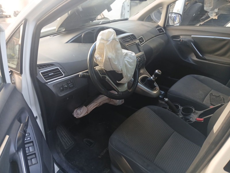 toyota verso (_r2_) del año 2014