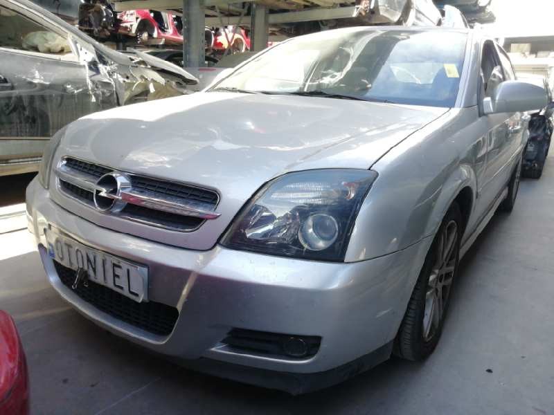 opel vectra c berlina del año 2004