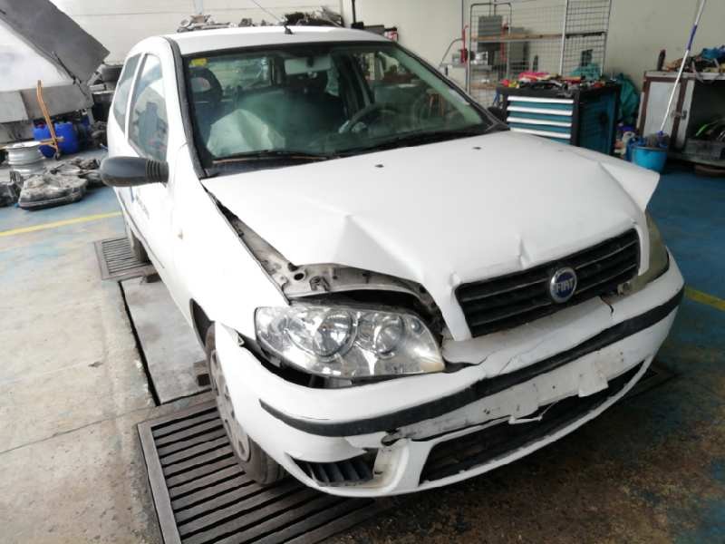 FIAT PUNTO BERLINA (188)