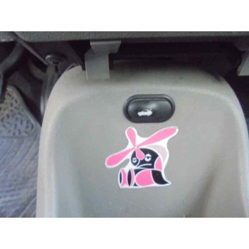 ford fiesta berlina (dx) del año 2002