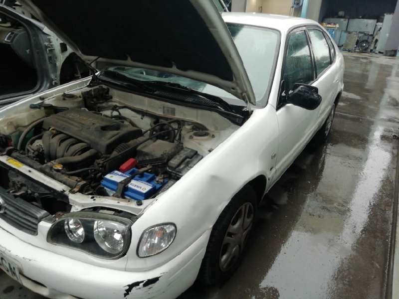 toyota corolla (e11) del año 2001