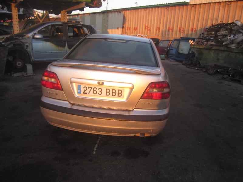 volvo s40 berlina del año 2000