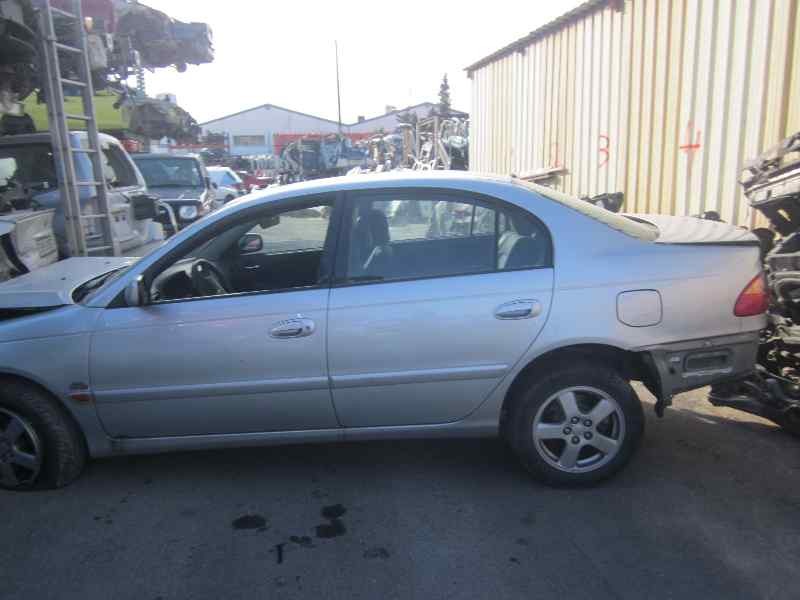 TOYOTA AVENSIS BERLINA (T 22)
