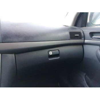 toyota avensis berlina (t25) del año 2006