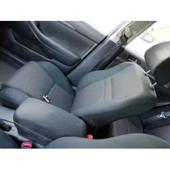 toyota avensis berlina (t25) del año 2006