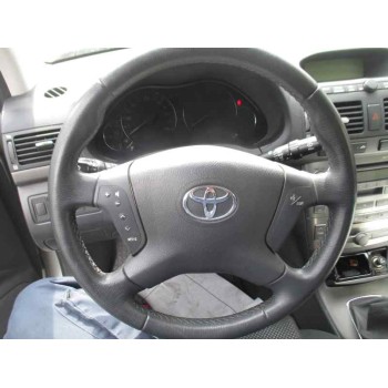 toyota avensis berlina (t25) del año 2004