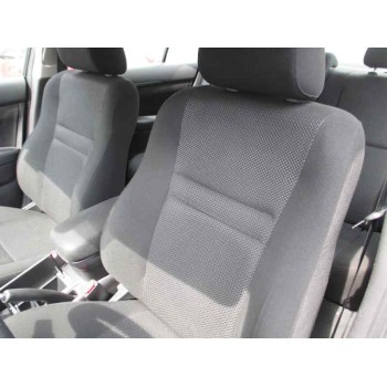 toyota avensis berlina (t25) del año 2004