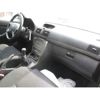 toyota avensis berlina (t25) del año 2004