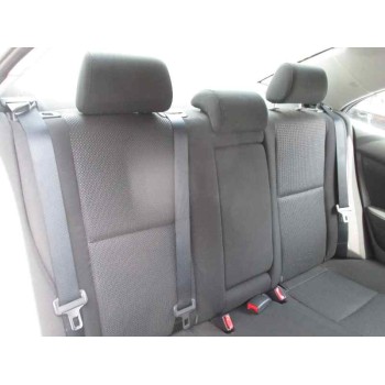 toyota avensis berlina (t25) del año 2004