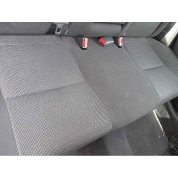 toyota avensis berlina (t25) del año 2004