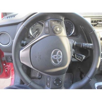 toyota auris del año 2014