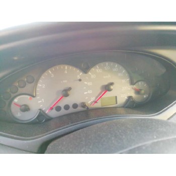 ford focus berlina (cak) del año 2001