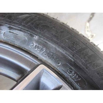 toyota auris del año 2014