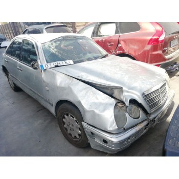 MERCEDES-BENZ CLASE E (W210) BERLINA