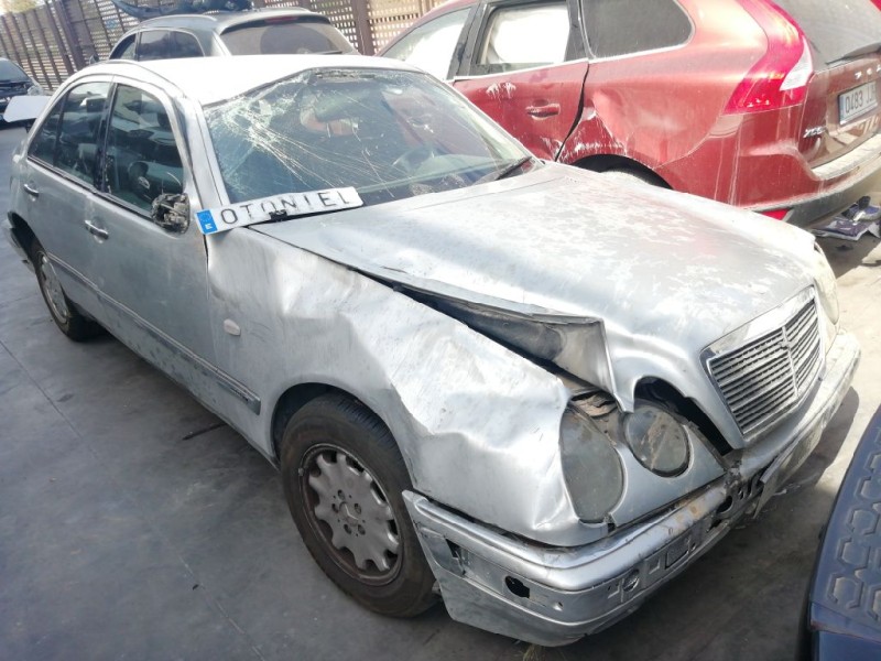 mercedes-benz clase e (w210) berlina del año 1998