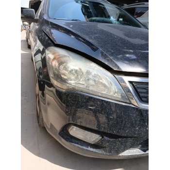 Recambio de faro derecho para kia cee´d sw (ed) 1.6 referencia OEM IAM 921021h  