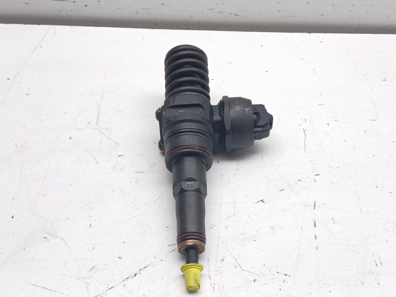 Recambio de inyector para volkswagen passat berlina (3b3) 1.9 tdi referencia OEM IAM 038130073al  