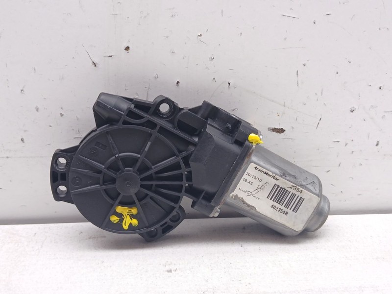 Recambio de motor elevalunas trasero izquierdo para hyundai ix35 1.7 crdi cat referencia OEM IAM 402354b  