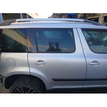 Recambio de puerta trasera derecha para skoda yeti (5l) 2.0 tdi referencia OEM IAM 5L0833056  
