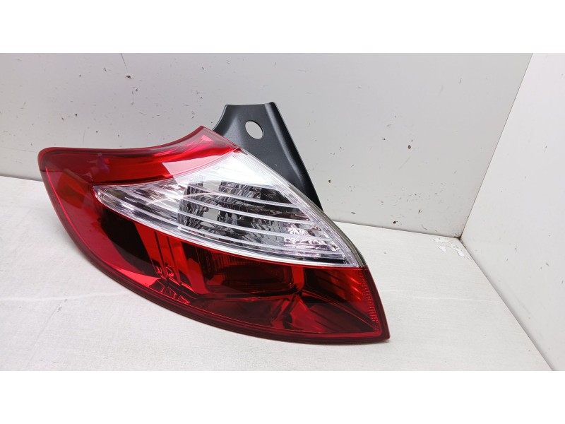 Recambio de piloto trasero izquierdo para renault megane iii berlina 5 p referencia OEM IAM 265550007R  