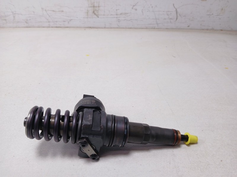 Recambio de inyector para volkswagen polo (9n3) advance referencia OEM IAM 0414720313 x1 038130073bn