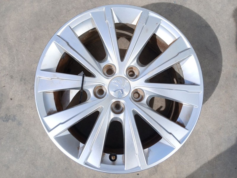 Recambio de llanta para peugeot 308 ii (lb_, lp_, lw_, lh_, l3_) 1.2 thp 110 referencia OEM IAM 9677989677.  