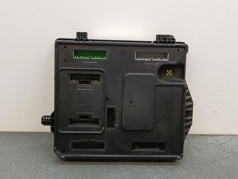 Recambio de caja reles / fusibles para renault scenic iii dynamique referencia OEM IAM 284b17288r  