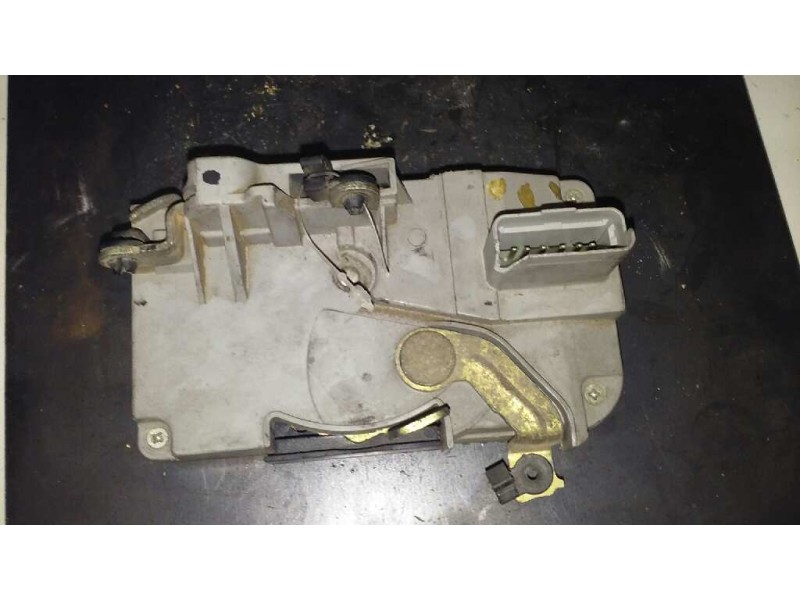 Recambio de cerradura puerta trasera izquierda para peugeot 206 berlina xt referencia OEM IAM  FICHA OVAL, 6 PINS. 5P