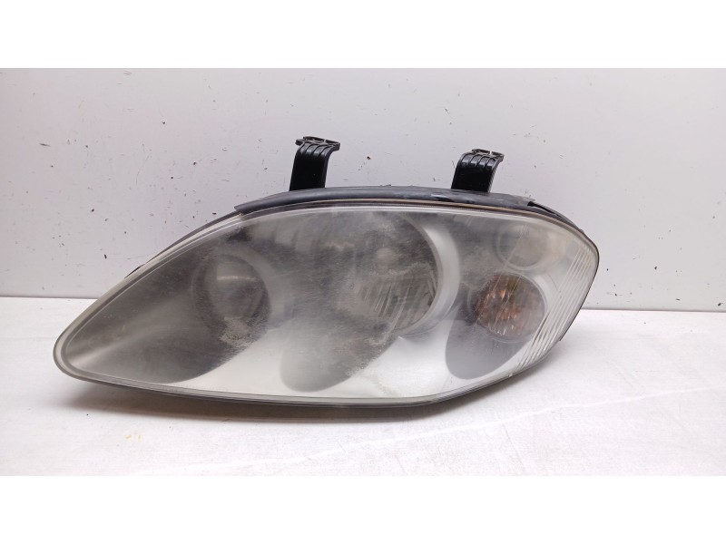 Recambio de faro izquierdo para ssangyong rodius i 2.7 xdi referencia OEM IAM   