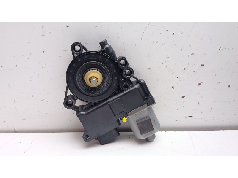 Recambio de motor elevalunas trasero izquierdo para kia sorento ii (xm) 2.2 crdi referencia OEM IAM 1137328786  