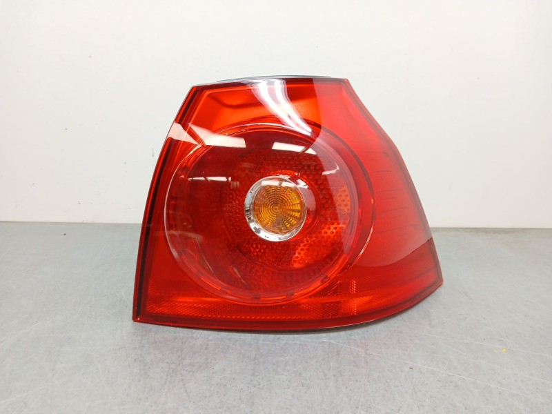 Recambio de piloto trasero derecho para volkswagen golf v berlina (1k1) referencia OEM IAM 1K6945096AA  16910832